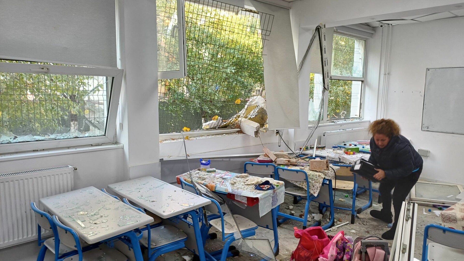 Lucrări de reparații la Liceul „D. Bolintineanu”, după explozia din Rahova.  Primăria Sectorului 5 securizează zona - Știrile ProTV