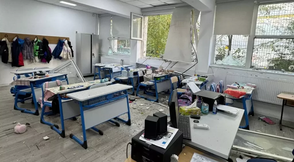 Firmă privată contribuie la reconstrucția Liceului Dimitrie Bolintineanu din București, afectat de explozia din Rahova.