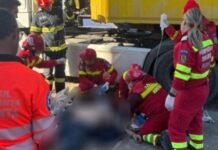 Un bărbat din Constanța a fost strivit de TIR-ul plin cu floarea-soarelui pe care încerca să-l repare