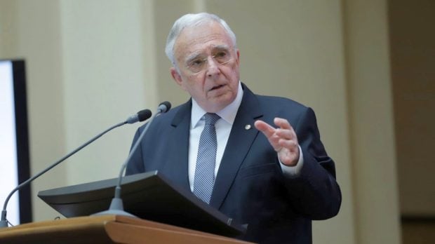 de-ce-nu-a-trecut-romania-la-moneda-euro-mugur-isarescu-peste-cinci-sau-sapte-ani-mai-discutam-e1754994096172-620x348-1